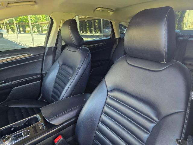 2019 Ford Fusion - Image 18