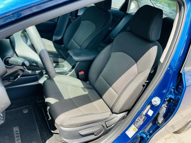2022 Kia Forte - Image 21