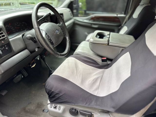 2003 Ford F250 Super Duty Crew Cab - Image 6