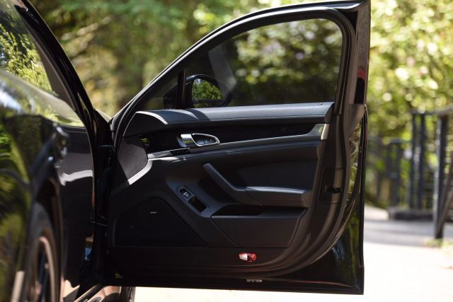 2015 Porsche Panamera - Image 12