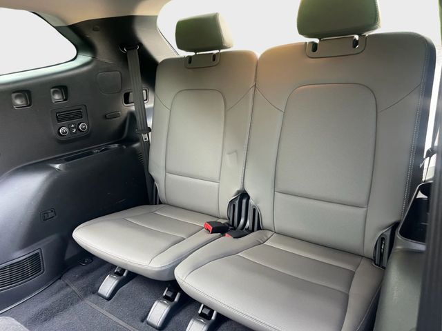 2017 Hyundai Santa Fe - Image 16