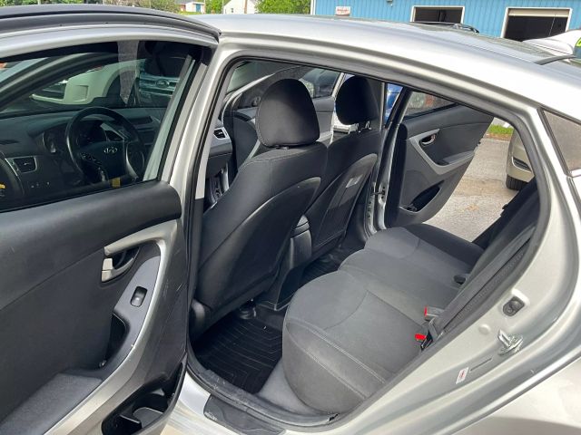 2015 Hyundai Elantra - Image 13