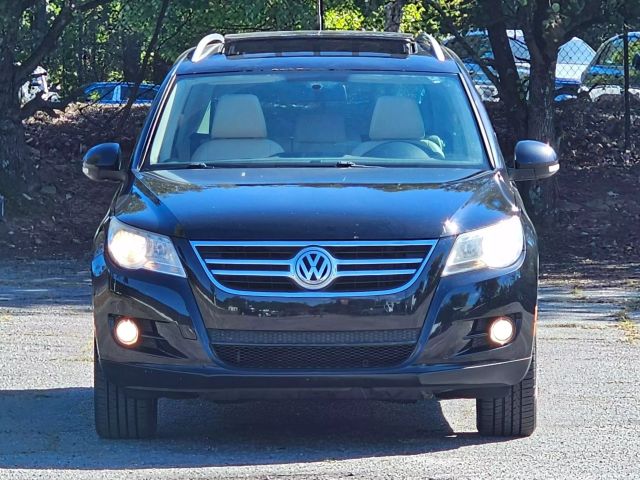 2011 Volkswagen Tiguan - Image 2