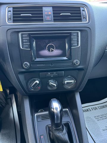 2017 Volkswagen Jetta - Image 27