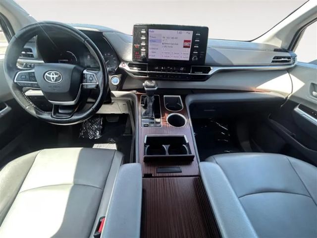 2021 Toyota Sienna - Image 10