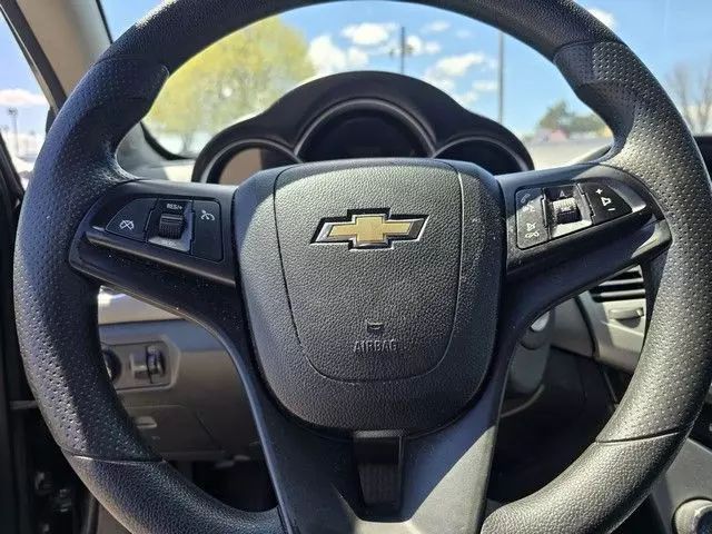 2012 Chevrolet Cruze - Image 10