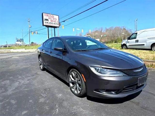 2015 Chrysler 200 - Image 3
