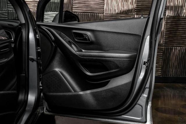 2019 Chevrolet Trax Lt Sport Utility 4d - Image 37