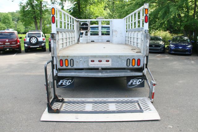 2015 Ford F550 Super Duty Regular Cab & Chassis - Image 9