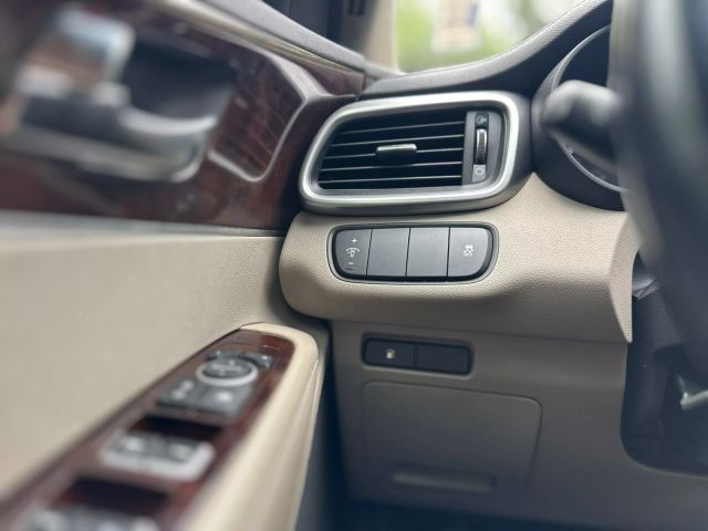 2016 Kia Sorento - Image 6