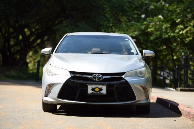 2016 Toyota Camry - Image 21