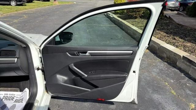 2018 Volkswagen Passat - Image 14