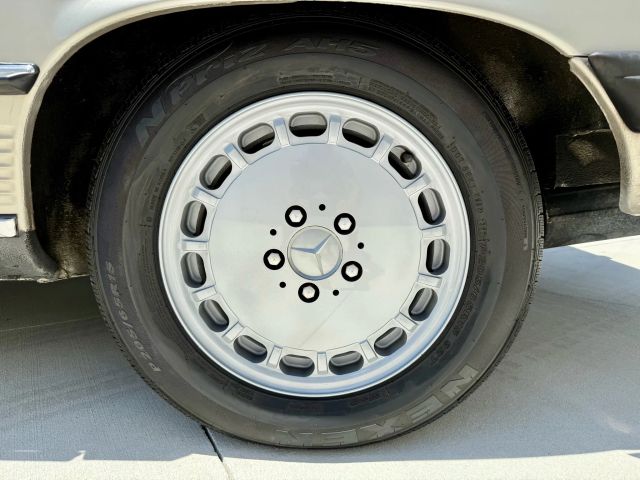1987 Mercedes-benz 560 Series - Image 36