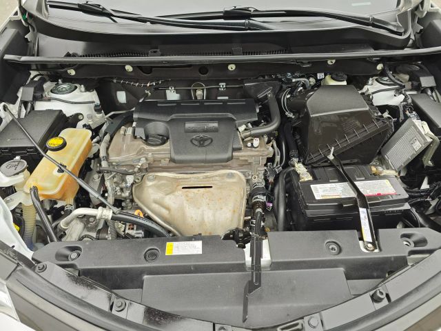 2018 Toyota Rav4 - Image 13
