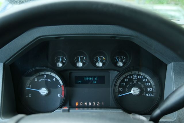 2015 Ford F550 Super Duty Regular Cab & Chassis - Image 24