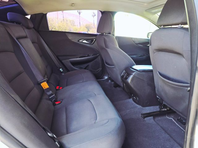 2018 Chevrolet Malibu - Image 30