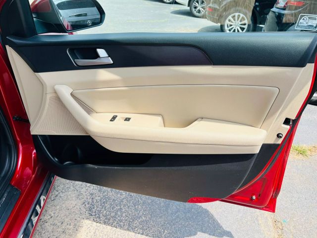 2017 Hyundai Sonata - Image 25
