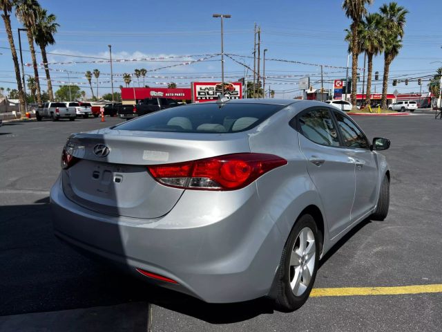 2013 Hyundai Elantra - Image 4