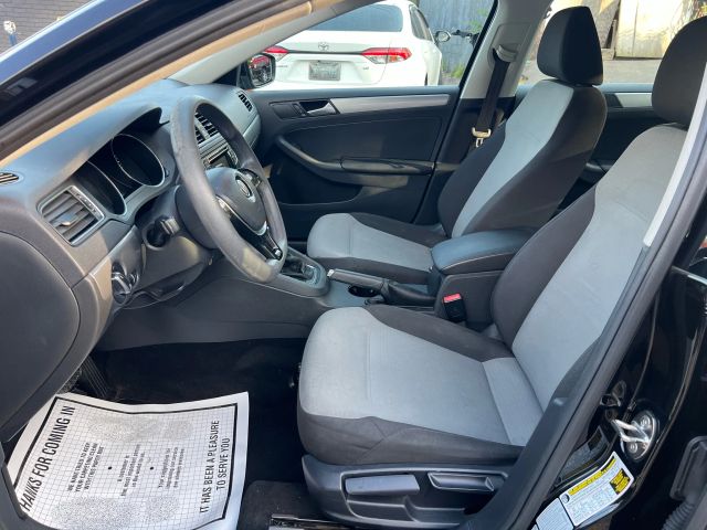 2017 Volkswagen Jetta - Image 17