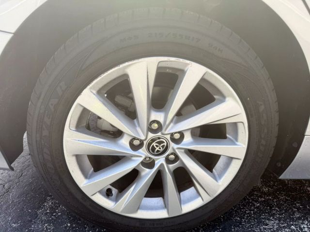 2021 Toyota Camry - Image 22