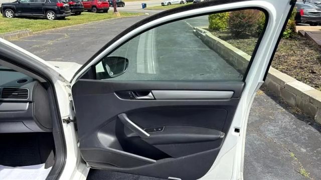 2012 Volkswagen Passat - Image 13