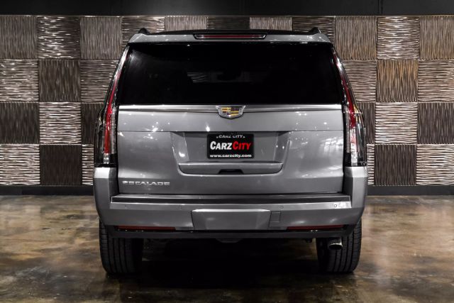 2018 Cadillac Escalade Luxury Sport Utility 4d - Image 9