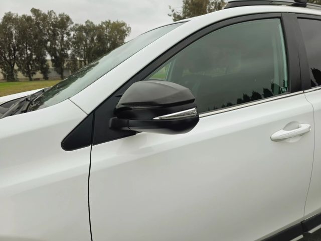 2018 Toyota Rav4 - Image 9