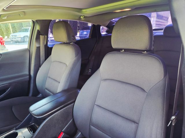 2018 Chevrolet Malibu - Image 13
