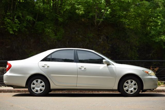 2004 Toyota Camry - Image 13