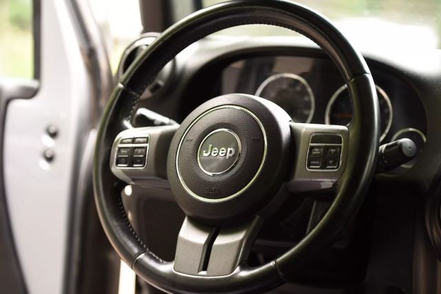 2016 Jeep Wrangler - Image 20