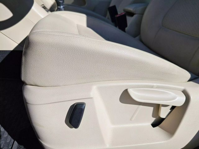 2011 Volkswagen Tiguan - Image 18