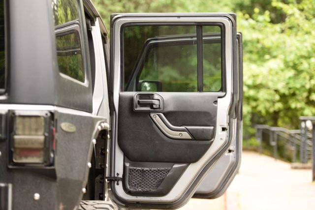 2016 Jeep Wrangler - Image 19