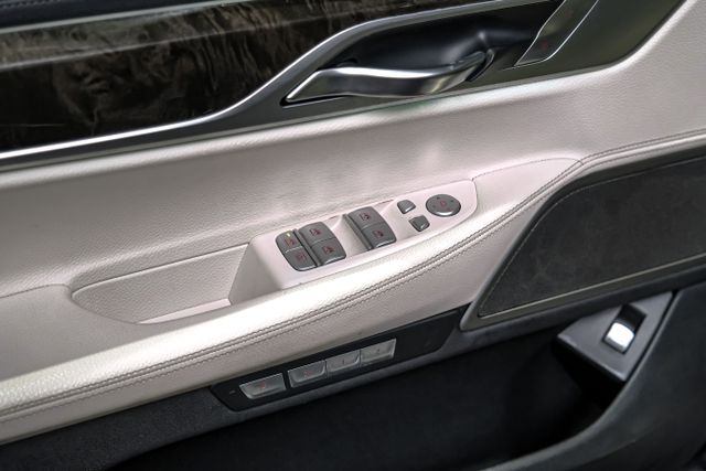 2018 Bmw 7 Series 750i Xdrive Sedan 4d - Image 40