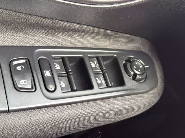 2016 Jeep Renegade - Image 21