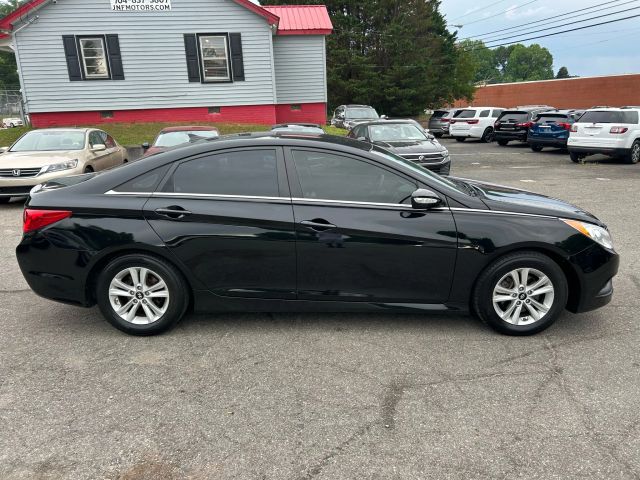 2014 Hyundai Sonata - Image 4