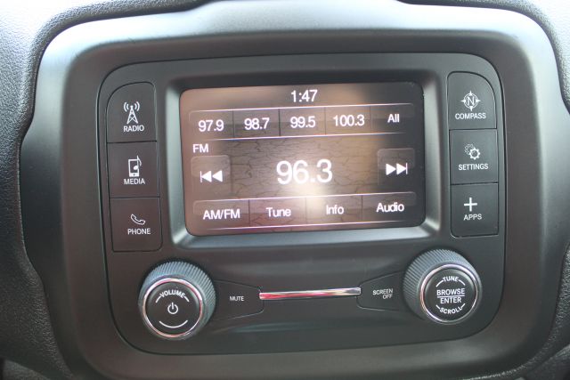 2019 Jeep Renegade - Image 10