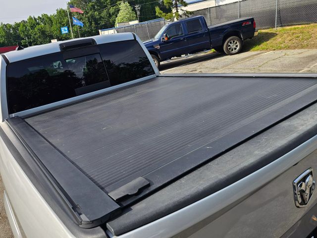 2016 Ram 1500 Crew Cab - Image 11
