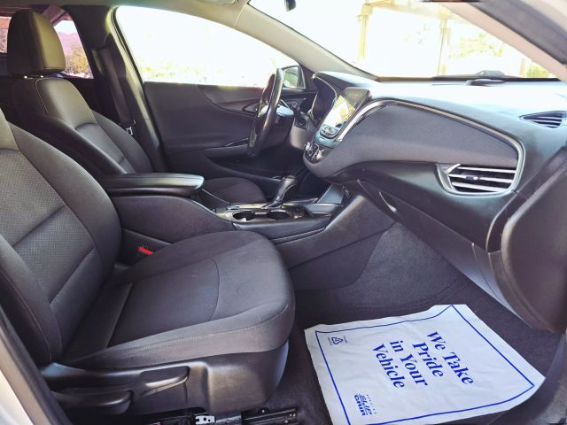 2018 Chevrolet Malibu - Image 25