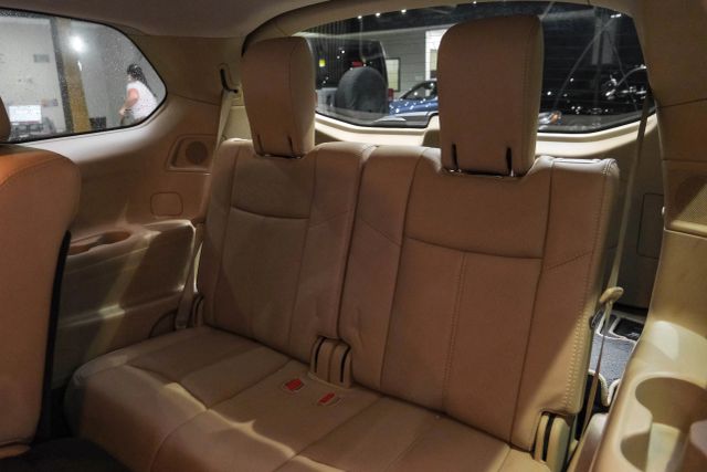 2016 Nissan Pathfinder Platinum Sport Utility 4d - Image 35