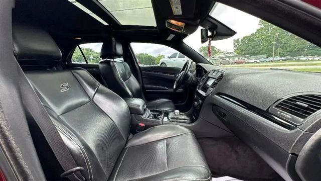 2018 Chrysler 300 - Image 17