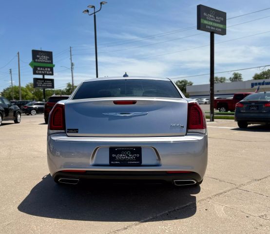 2018 CHRYSLER 300 SEDAN V6, 3.6 LITER 300S SEDAN 4D