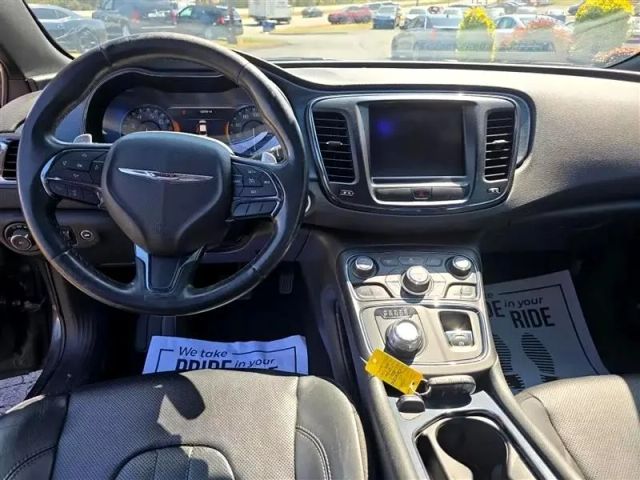 2015 Chrysler 200 - Image 10