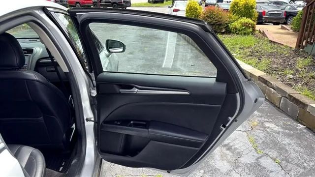 2019 Ford Fusion - Image 18