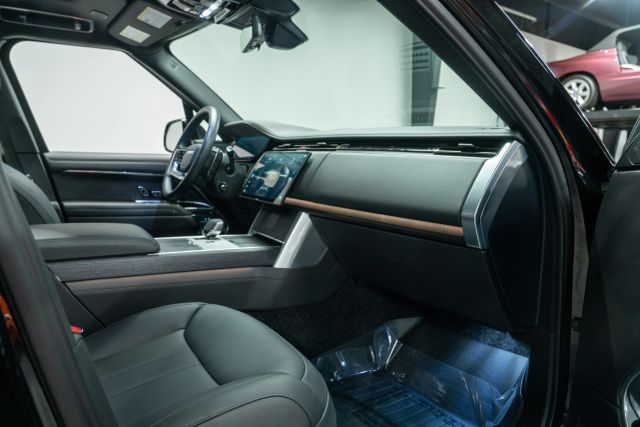 2025 Land Rover Range Rover P530 Autobiography Lwb 7 Sport Utility 4d - - Image 19