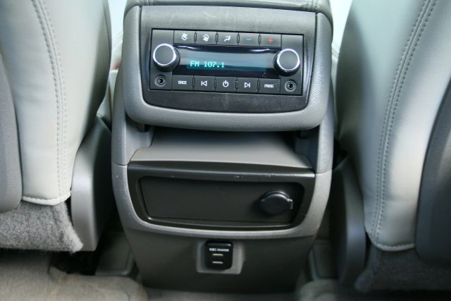 2015 Chevrolet Traverse - Image 28