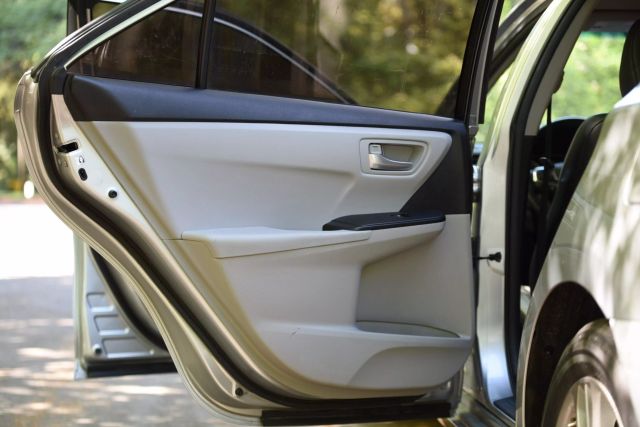2016 Toyota Camry - Image 18