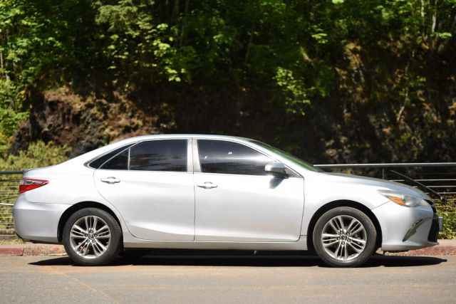 2016 Toyota Camry - Image 13