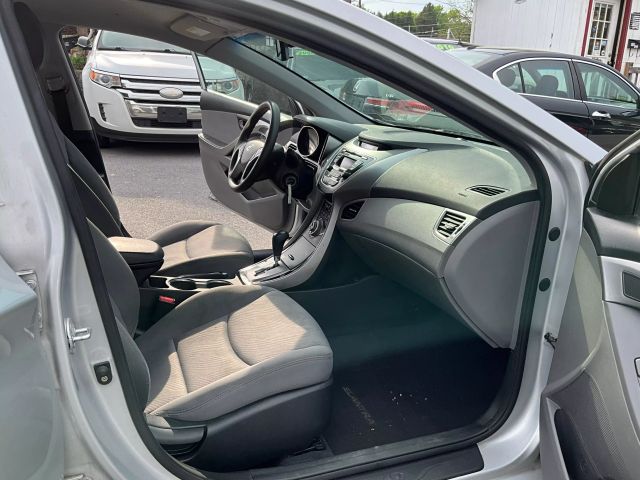 2013 Hyundai Elantra - Image 8