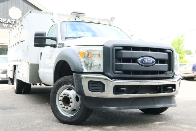 2015 Ford F550 Super Duty Regular Cab & Chassis - Image 1