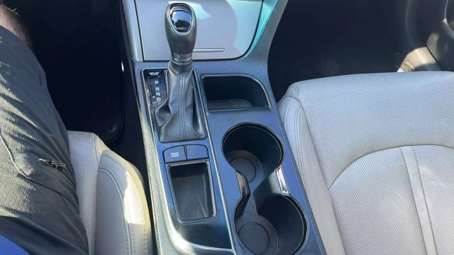 2017 Hyundai Sonata - Image 19